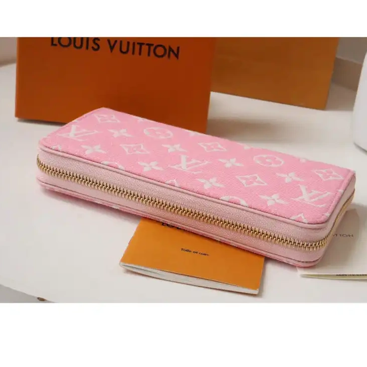 2204DJ0036 Bag LV 0608